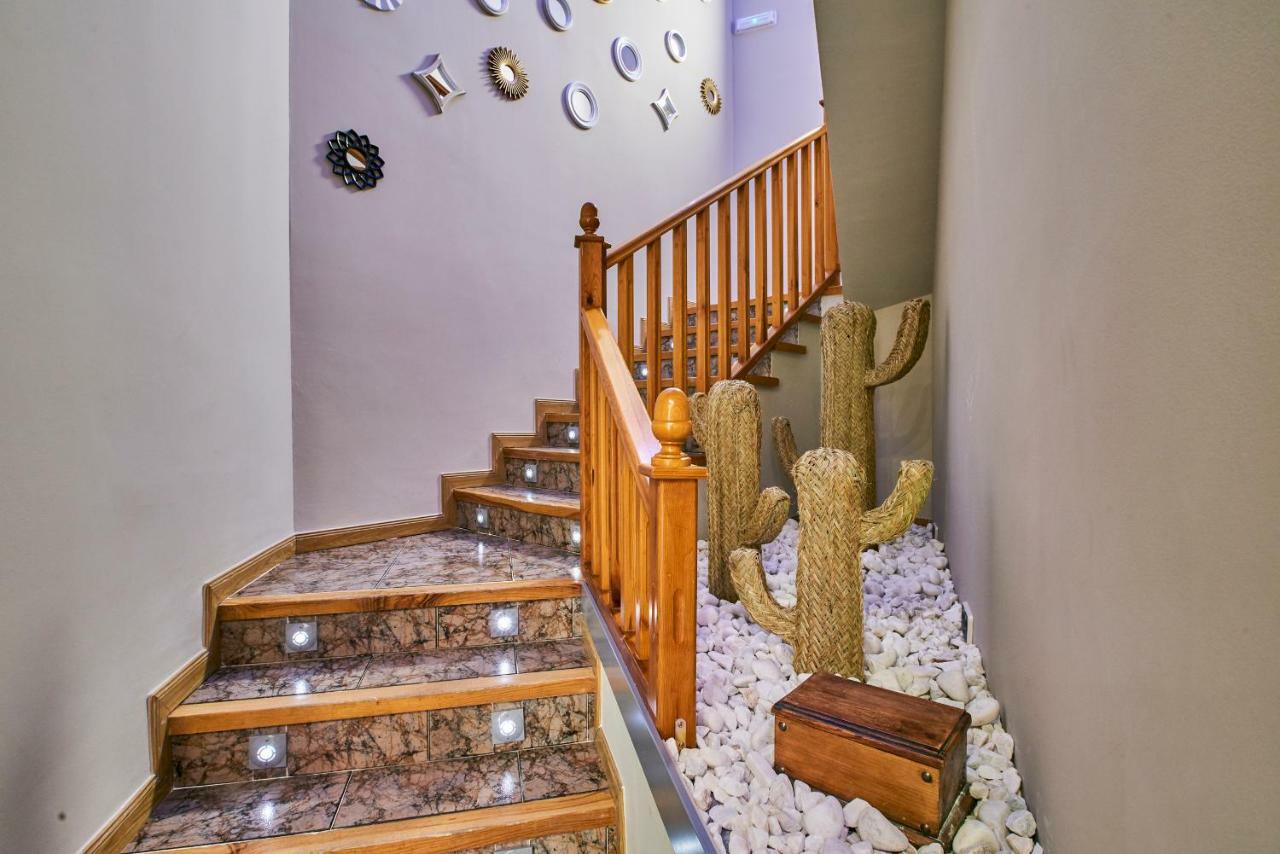 Sotopalacio Hsr Madrona Bagian luar foto